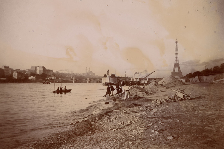 A Vision of Paris: The Roxane Debuisson Collection at Stanford