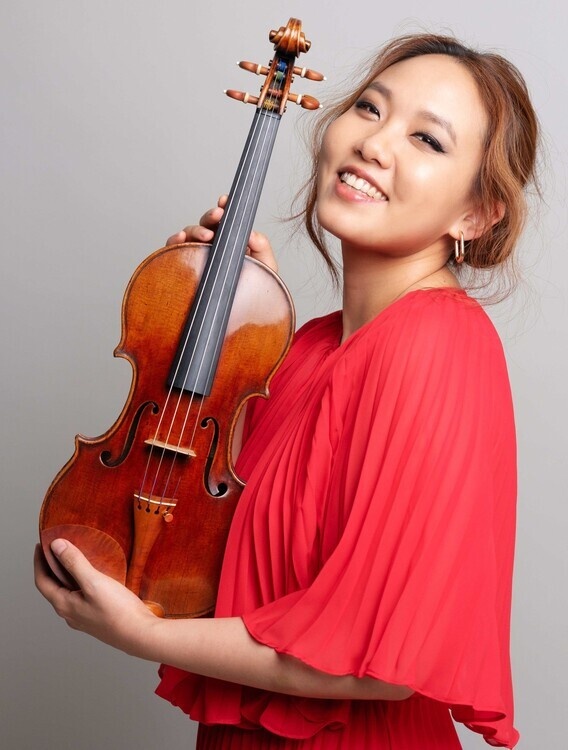 Stanford Medicine Orchestra with violinist Stella Chen.