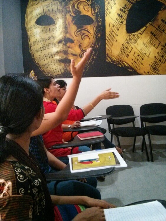 Voicing Aspiration: Bollywood Songs and Dreamwork in Contemporary India